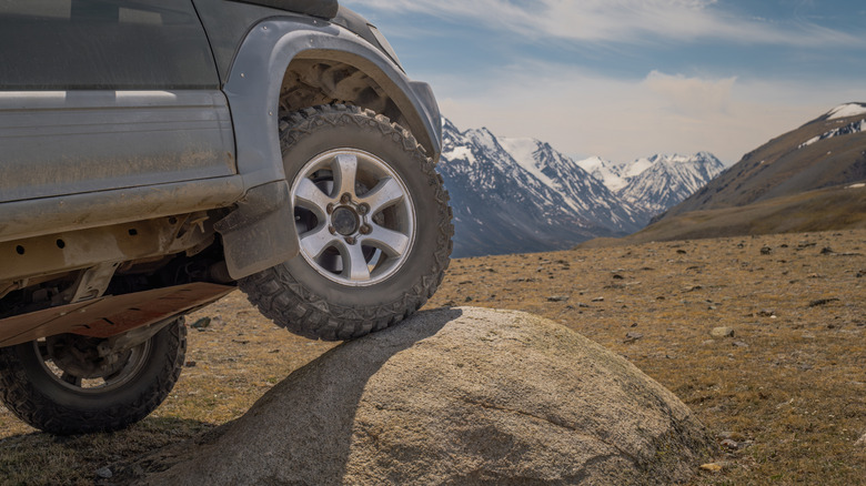 Ground Clearance Is Essential For An Off-Road SUV, But It Isn't Everything