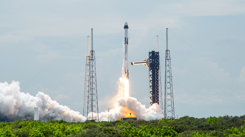 SpaceX Is So Confident In Its New Starship Rocket That It's No Longer Taking Reservations For The Dependable Falcon 9