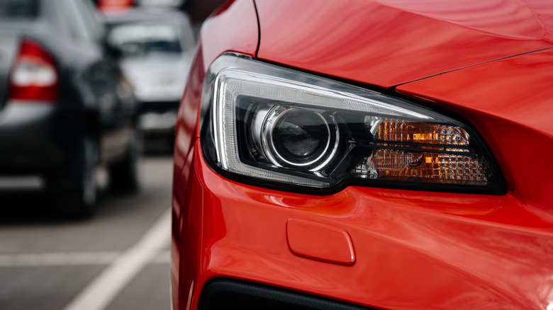 The Difference Between Projector And Reflector Headlights Is Illuminating
