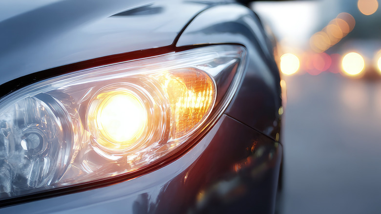 The Difference Between Projector And Reflector Headlights Is Illuminating