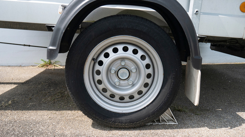 The Differences Between Trailer Tires And Regular Passenger Car Tires