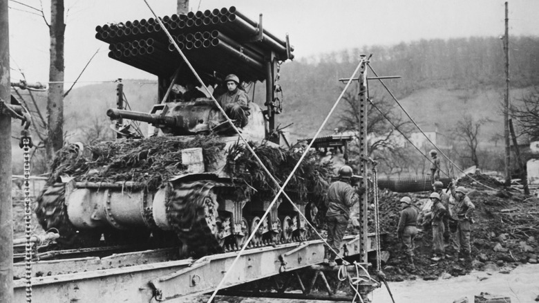 The Sherman Tank Calliope Strapped 60 Rocket Tubes To A WWII Medium Tank's Turret