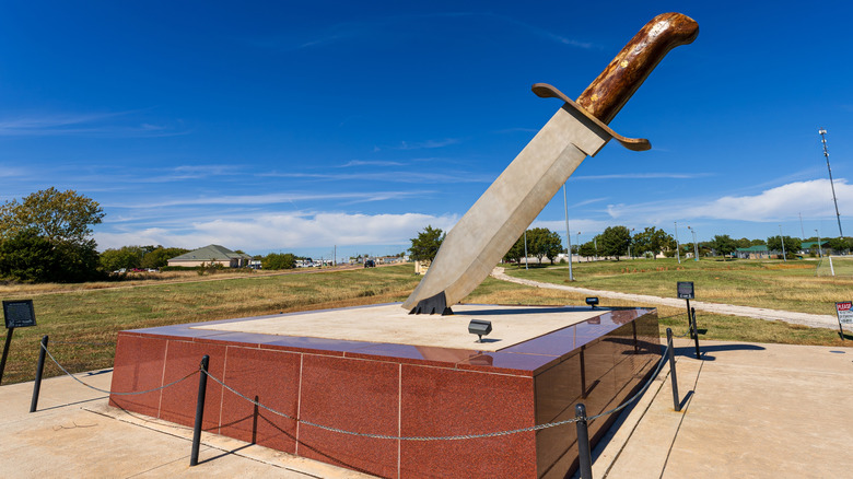 These Are The Odd Roadside Attractions You'll Only See In Texas