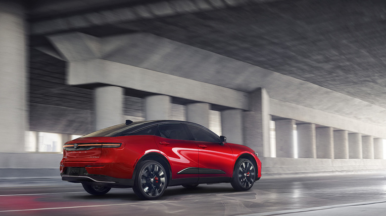 Toyota Fixed The Crown's Two-Tone Paint You Thought Was Ugly