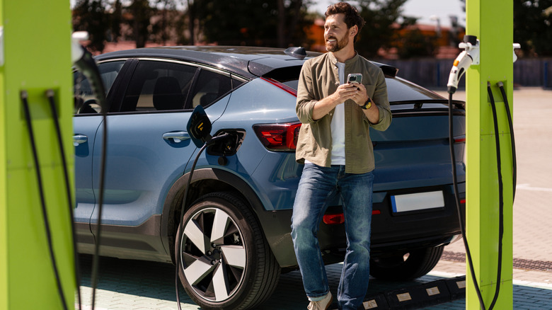Uber Wants To Slip Its Drivers A Cool $4,000 To Switch To EVs