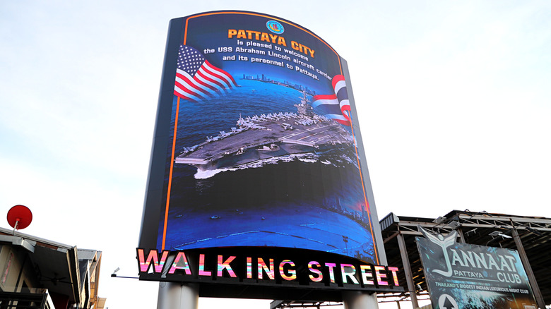 USS Abraham Lincoln Pulls Into Thailand A Rusty Mess After 286 Days At Sea