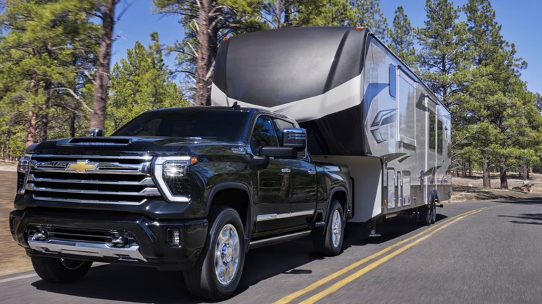 What's The Practical Difference Between Pickup Truck Ton Ratings?