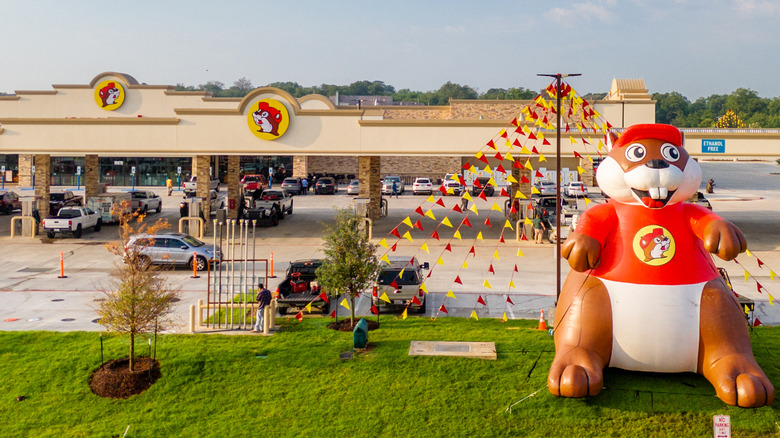 Why Interstate Highway Rest Areas Have Vending Machines Instead Of Restaurants