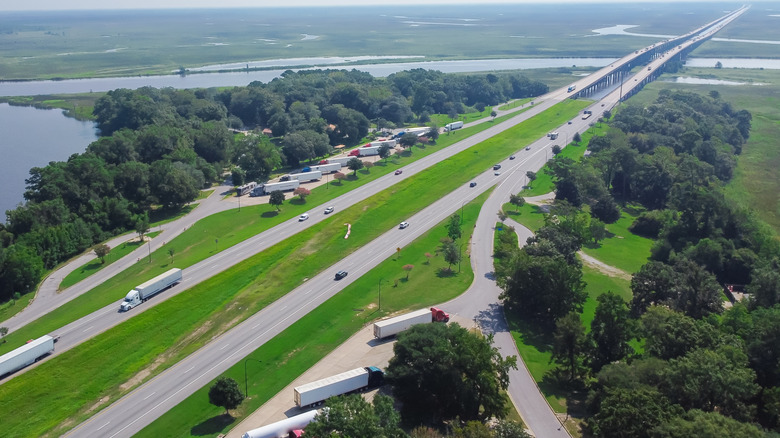 Why Interstate Highway Rest Areas Have Vending Machines Instead Of Restaurants