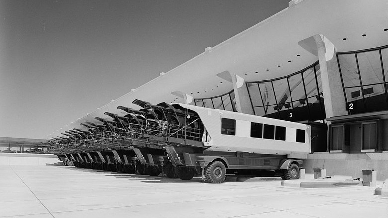 Why Safety Could Spell Doom For Dulles' Airport Mobile Lounge
