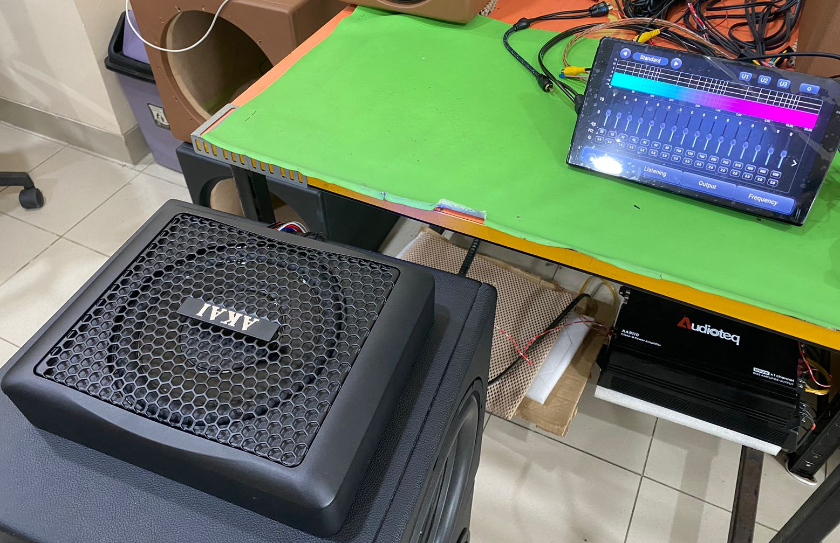 Bass Menggelegar di Bawah Jok Mobil, AKAI Suguhkan Subwoofer Harga Sejutaan