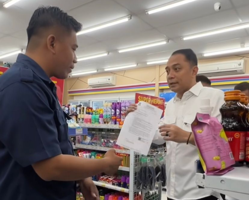Eri Cahyadi, Walikota Surabaya Tegaskan Parkir Minimarket Harus Gratis, Izin Usaha Terancam Dicabut!