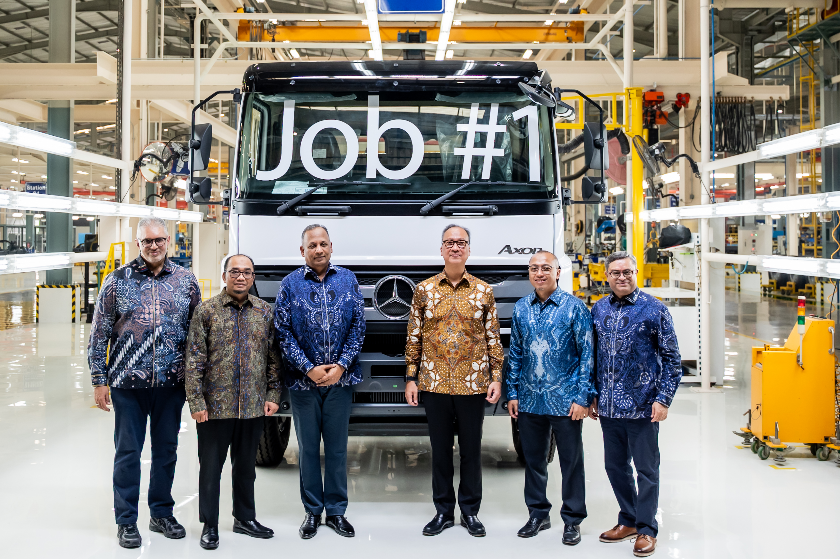 Investasi Rp 500 Miliar, Pabrik Truk Daimler di Cikarang Resmi Dibuka