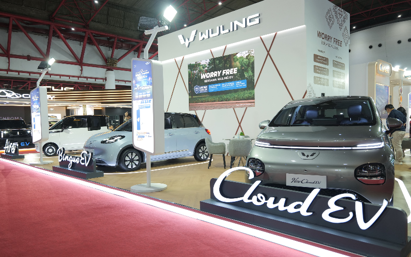 Beli Wuling New Air EV di Jakarta Fair, Gratis Biaya Jasa &amp; Suku Cadang hingga 15,5 Tahun