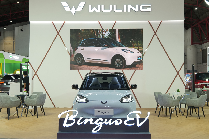 Beli Wuling New Air EV di Jakarta Fair, Gratis Biaya Jasa &amp; Suku Cadang hingga 15,5 Tahun
