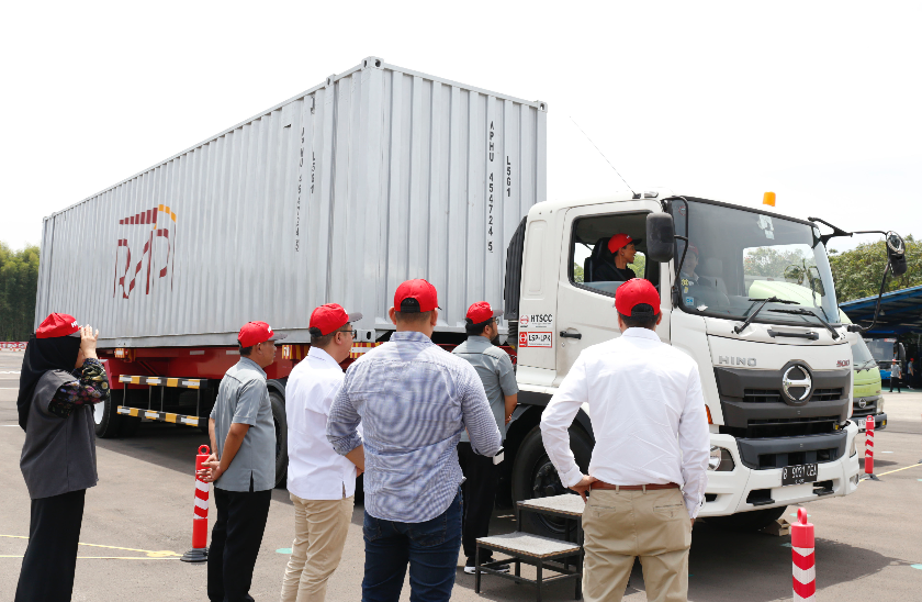 Sebanyak 87 Sopir Nestle Lulus Sertifikasi Hino, Bangun Keselamatan Berkendara di Jalan