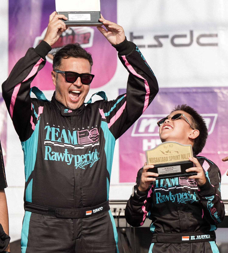 El Mayka Sungkar Dampingi Ayahnya Juara Kelas R2 Kejurnas Sprint Rally Seri-5 Semarang