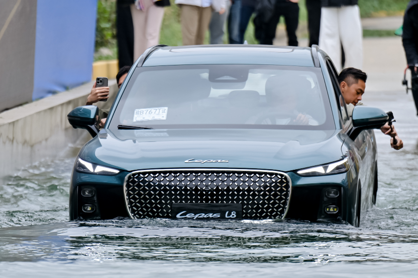 Biar Konsumen Yakin Beli, Lepas L8 Diuji Test Genangan Air 60 cm dan Terguling Keras