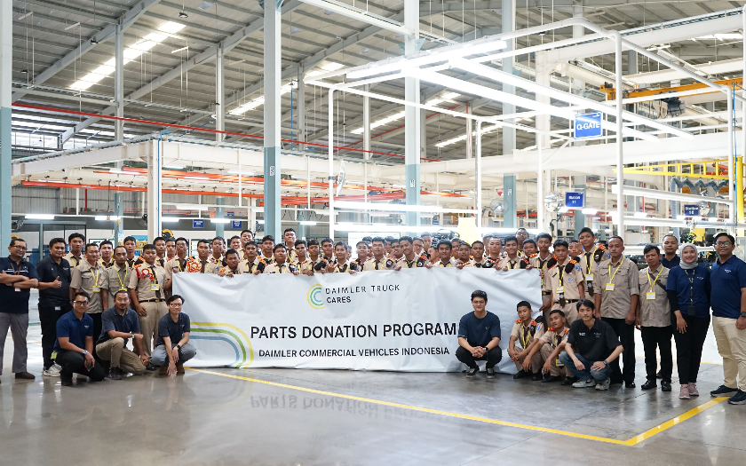 Mesin Bus Mercedes-Benz OF 917 Jadi Tempat Belajar Siswa SMK Angkasa 1 Jakarta