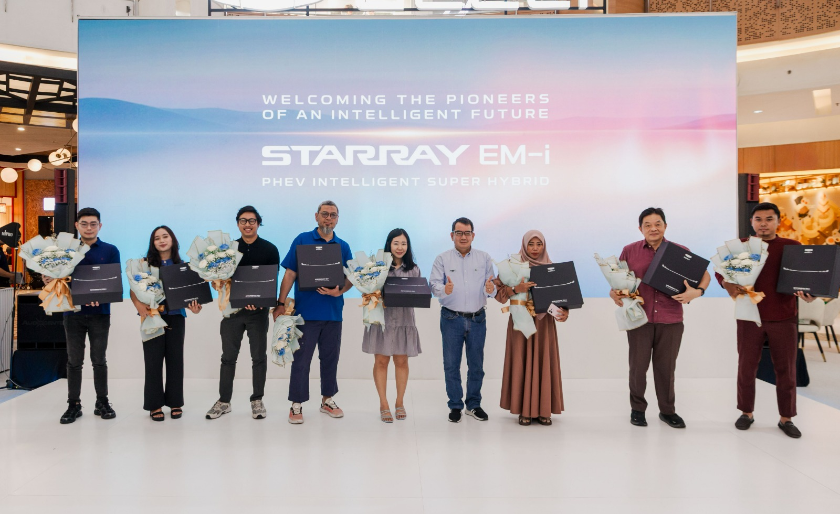 Geely Serahkan Starray EM-i Rakitan Lokal ke Para Pemilik Pertama, SUV PHEV dengan Fitur Melimpah