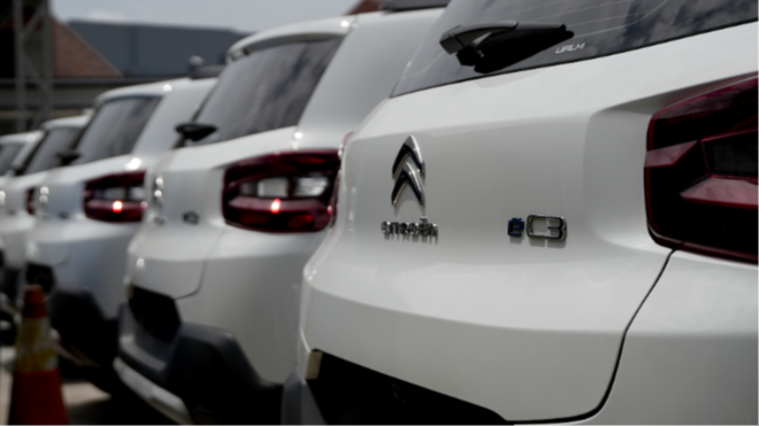 Citroën Resmi Serahkan Unit Ë-C3 All Electric untuk Armada Taksi Express