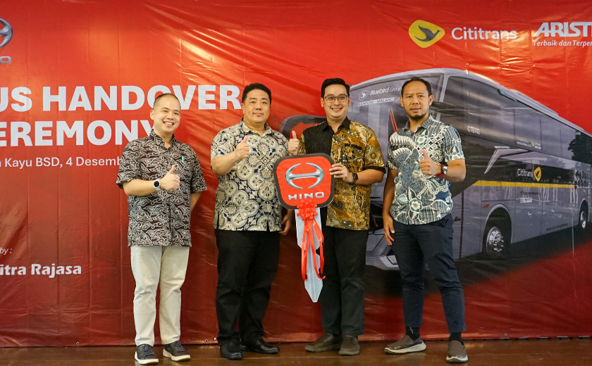 Dukung Transportasi Antarkota, Hino Serahkan 10 Bus Premium ke Cititrans