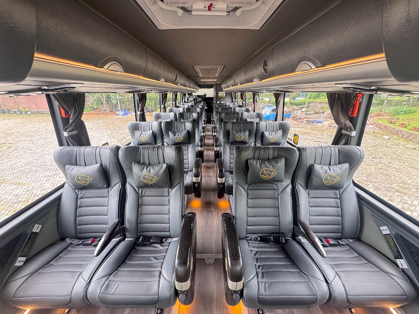 Dukung Transportasi Antarkota, Hino Serahkan 10 Bus Premium ke Cititrans