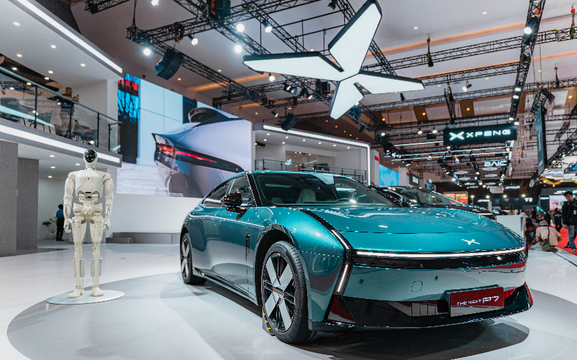 Masih Perkenalan, Sedan Listrik Xpeng P7 Pamer Kecanggihan Teknologi AI Terbaru