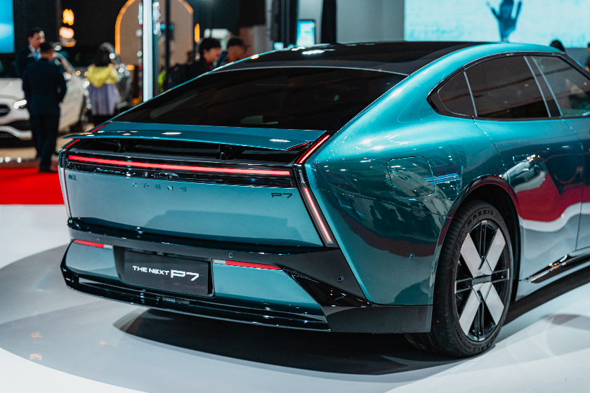 Masih Perkenalan, Sedan Listrik Xpeng P7 Pamer Kecanggihan Teknologi AI Terbaru