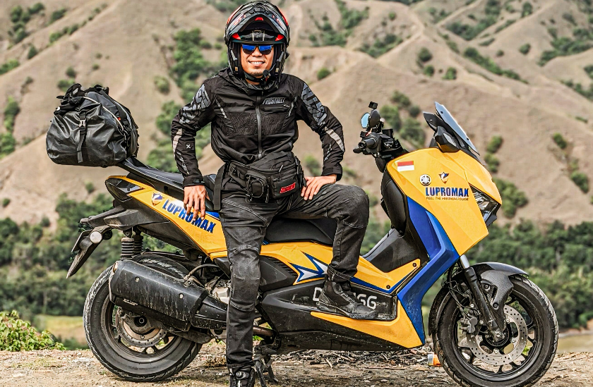 Anshar Pakai Yamaha XMAX TechMAX Touring ke Kampung Halaman, Setelah Taklukkan Mekkah