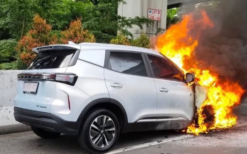 Chery Tiggo Cross Terbakar Hebat di Tol Japek, Pabrikan Kasih Klarifikasi Begini