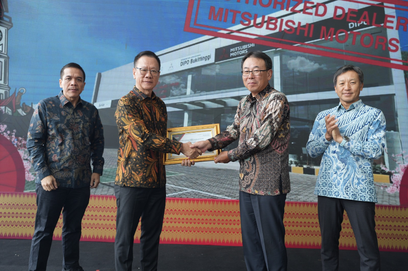 Mitsubishi Ekspansi ke Sumatera Barat, Resmikan Dealer Pertama di Bukittinggi