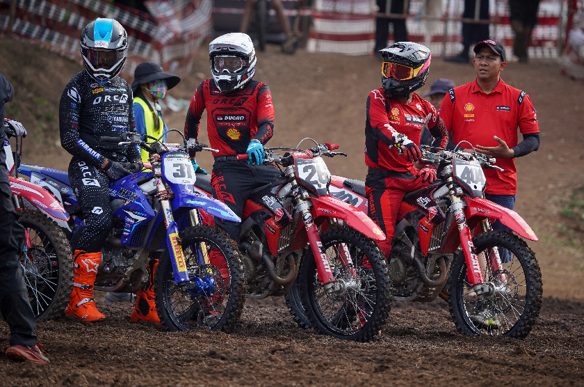 Diva Ismayana dan M Zidane, Sukses Tembus 8 Besar FMSCT Thailand Motocross 2026