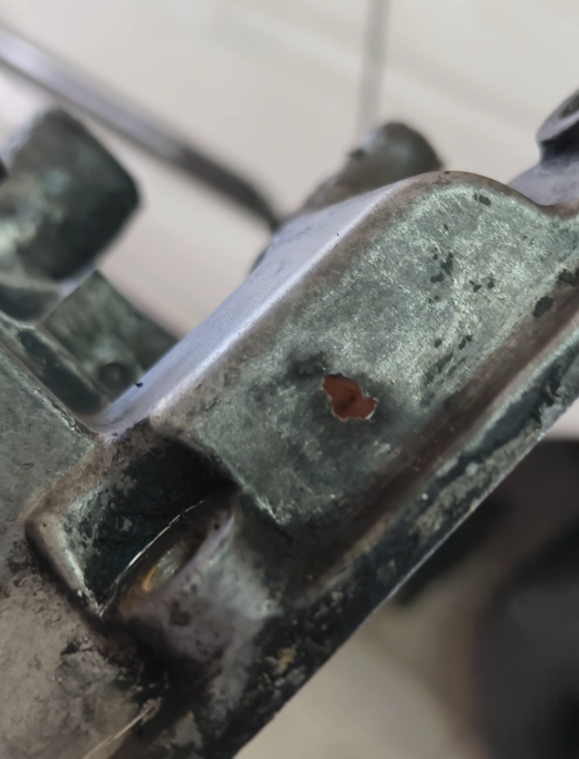 Ini Bukti Kalau Air Biasa Tidak Disarankan untuk Radiator Mobil