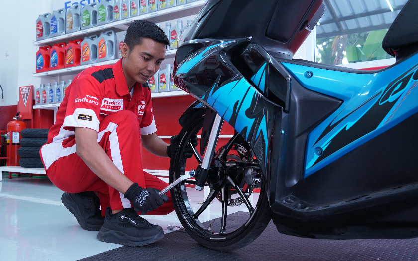 Lebih Dekat, Pertamina Buka Layanan Ganti Oli Enduro Service di Bekasi