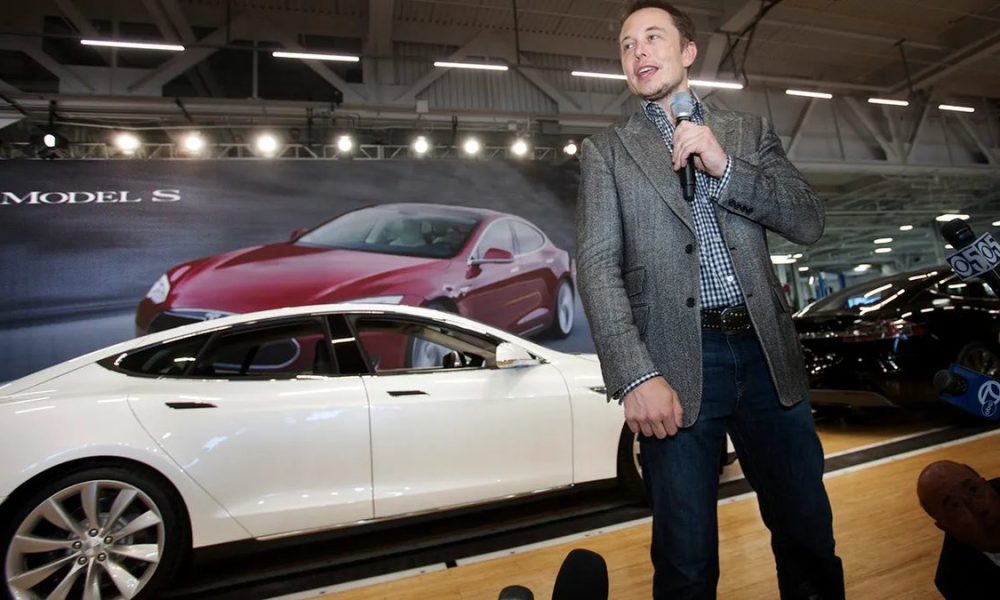 Elon Musk hints at “official ceremony” with throwback photo to close Tesla Model S, Model X chapter