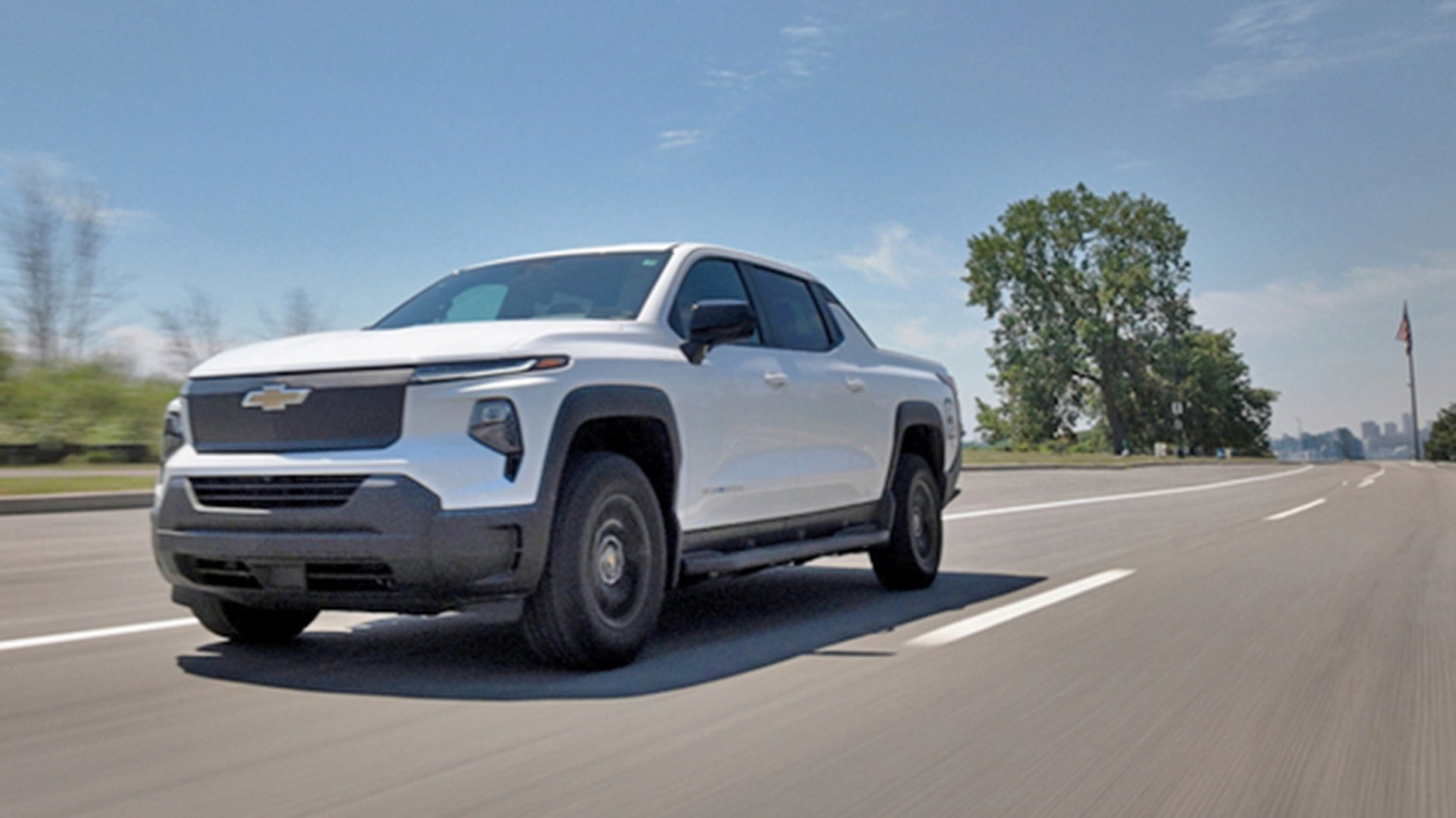 GM, SUV, GM Delays Full-Size Electric Truck and SUV Redesigns Indefinitely: Report