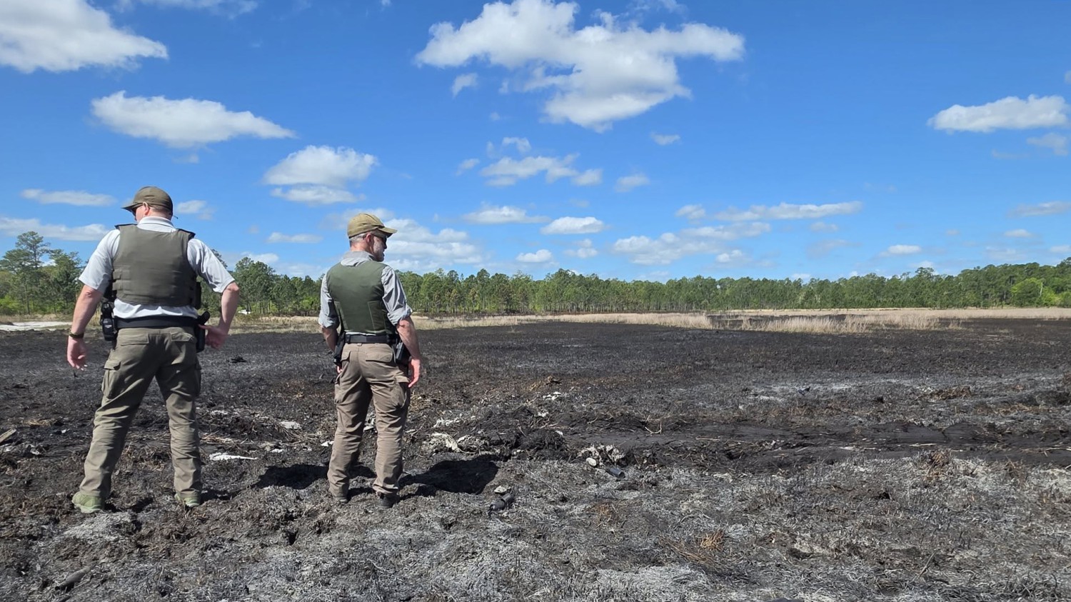 Jeep Driver Gets Stuck in Dry Grass, Starts 20-Acre Forest Fire