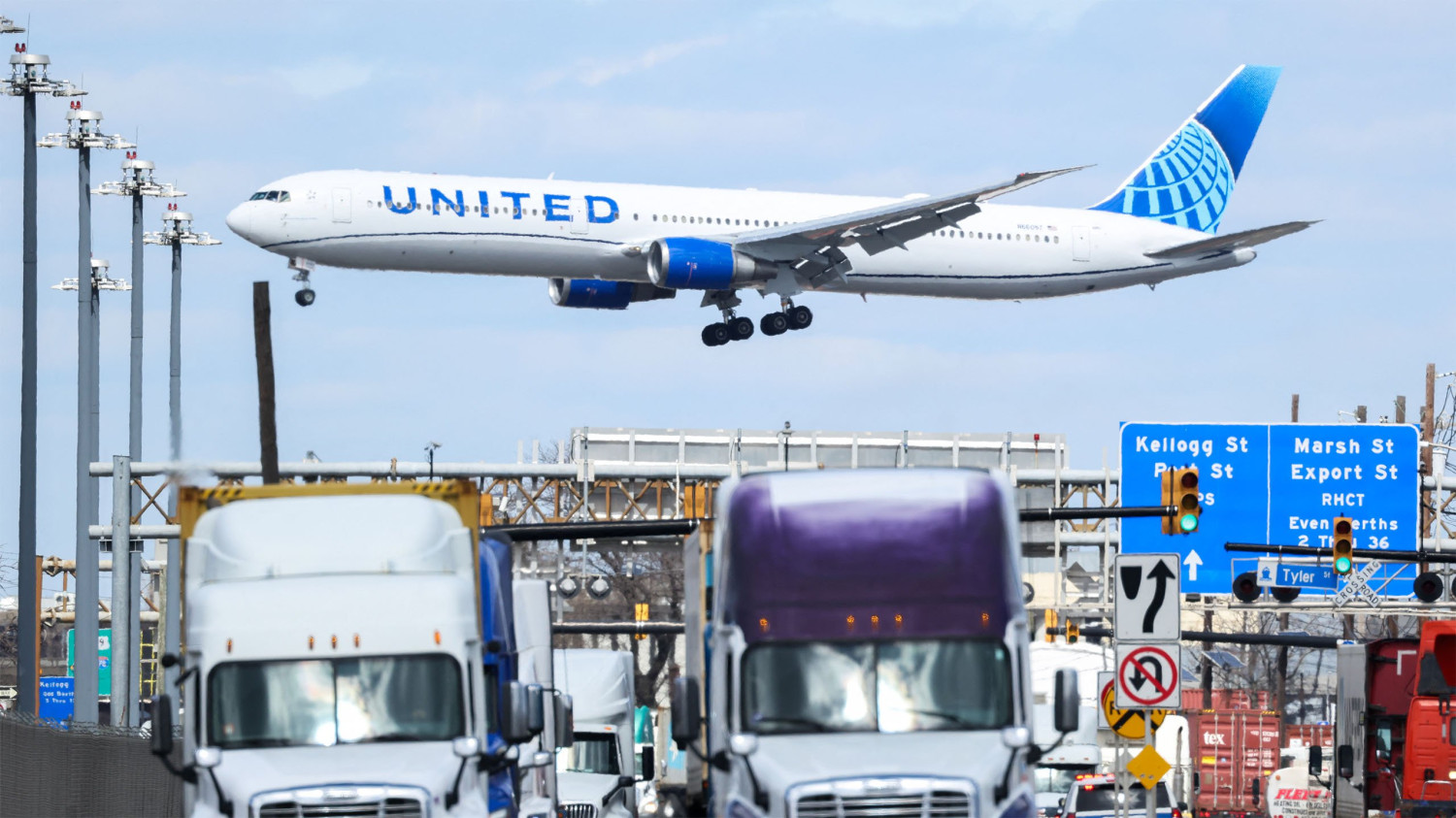 A Boeing 767 Darn Near Landed on a Tractor Trailer Full of Bread. Everybody’s OK.