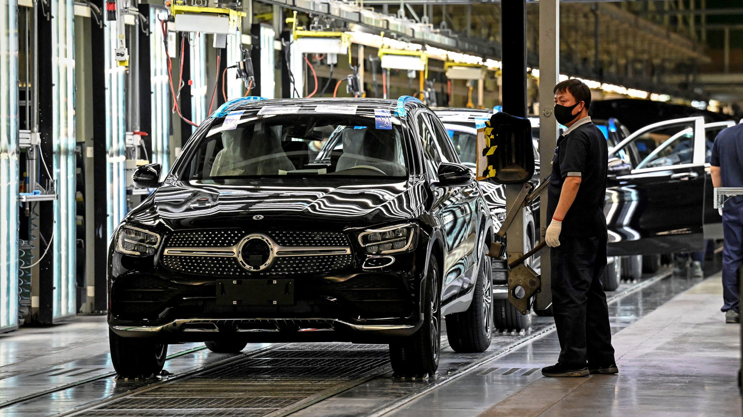 Mercedes, All Eyes Turn to Mercedes as Senate Panel Advances Chinese Car Ban: TDS