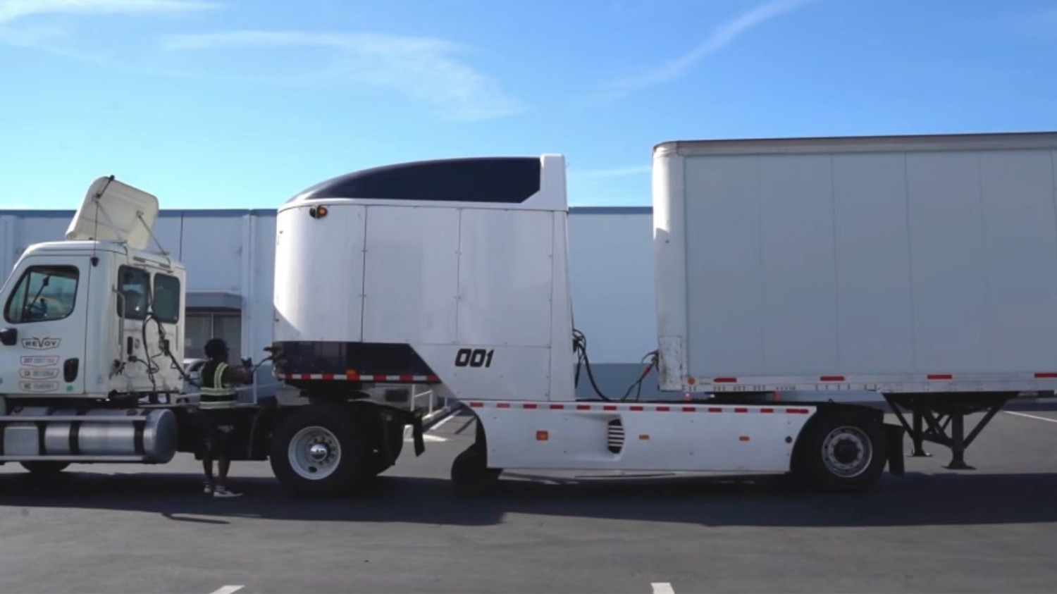 Battery-Powered Semi Truck ‘Backpack’ Converts Diesel Big Rigs to Hybrids. But Why?