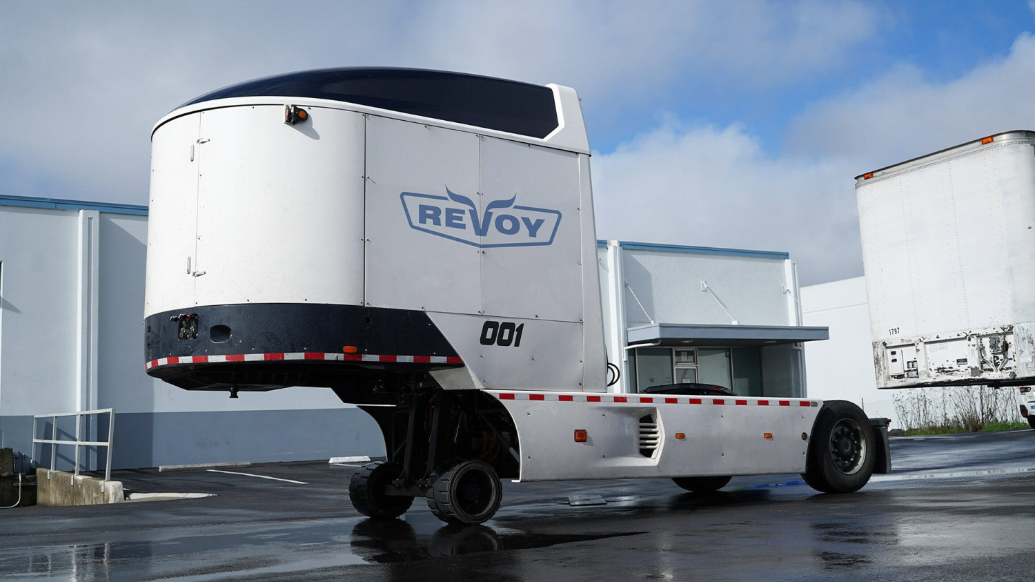 Battery-Powered Semi Truck ‘Backpack’ Converts Diesel Big Rigs to Hybrids. But Why?