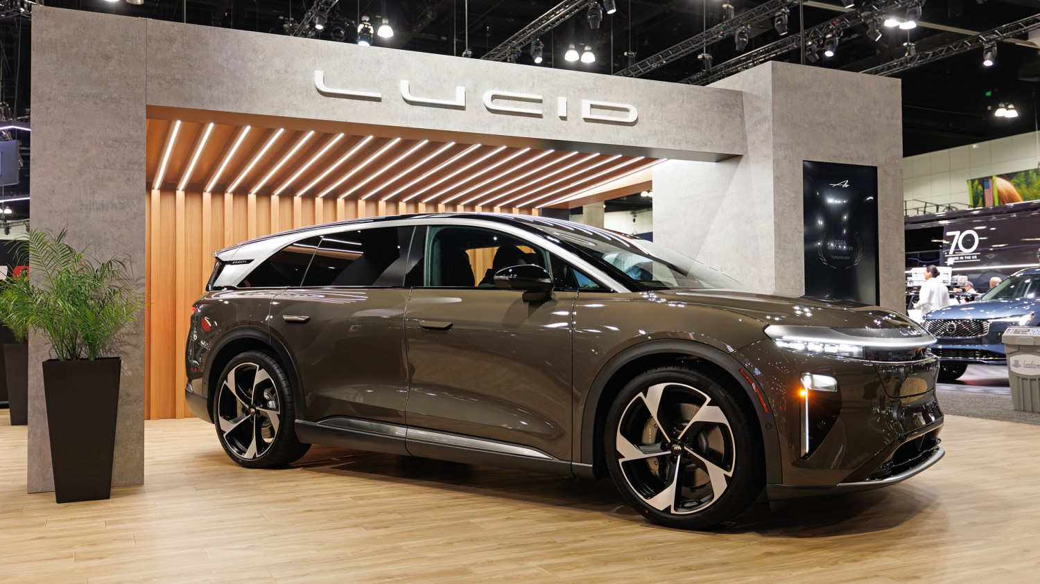 Lucid, SUV, Lucid Pumps Brakes on Cosmos Midsize SUV Launch Amid Cost-Cutting Campaign: TDS