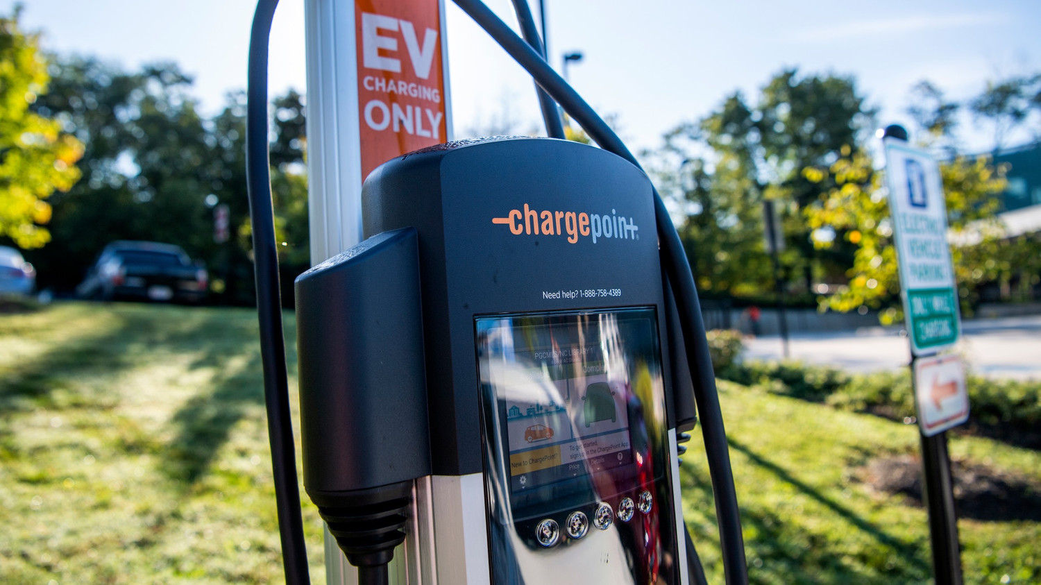 EV Renter Hit With $418 Charging Bill After Using Dealer’s Public Charger