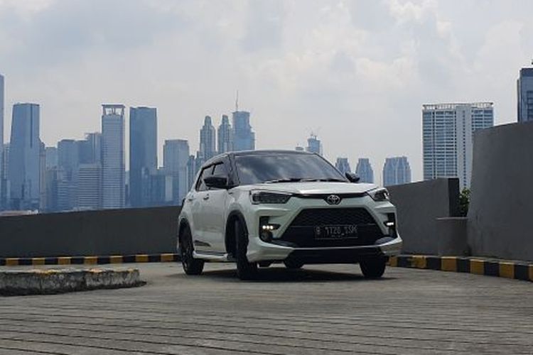 Cara Mencegah Mobil Matik Mundur Saat di Tanjakan