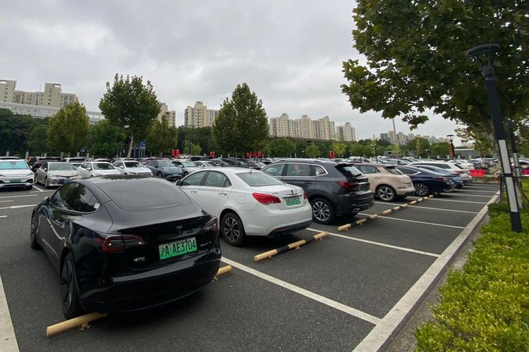 Beda dengan Indonesia, Ini Warna Pelat Nomor Mobil Listrik di China