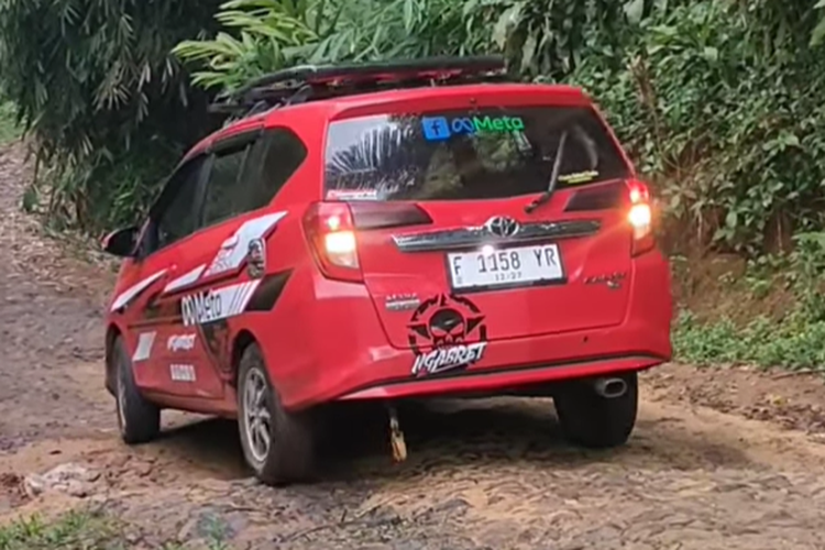 Mengatasi Roda Spinning Saat Naik Tanjakan