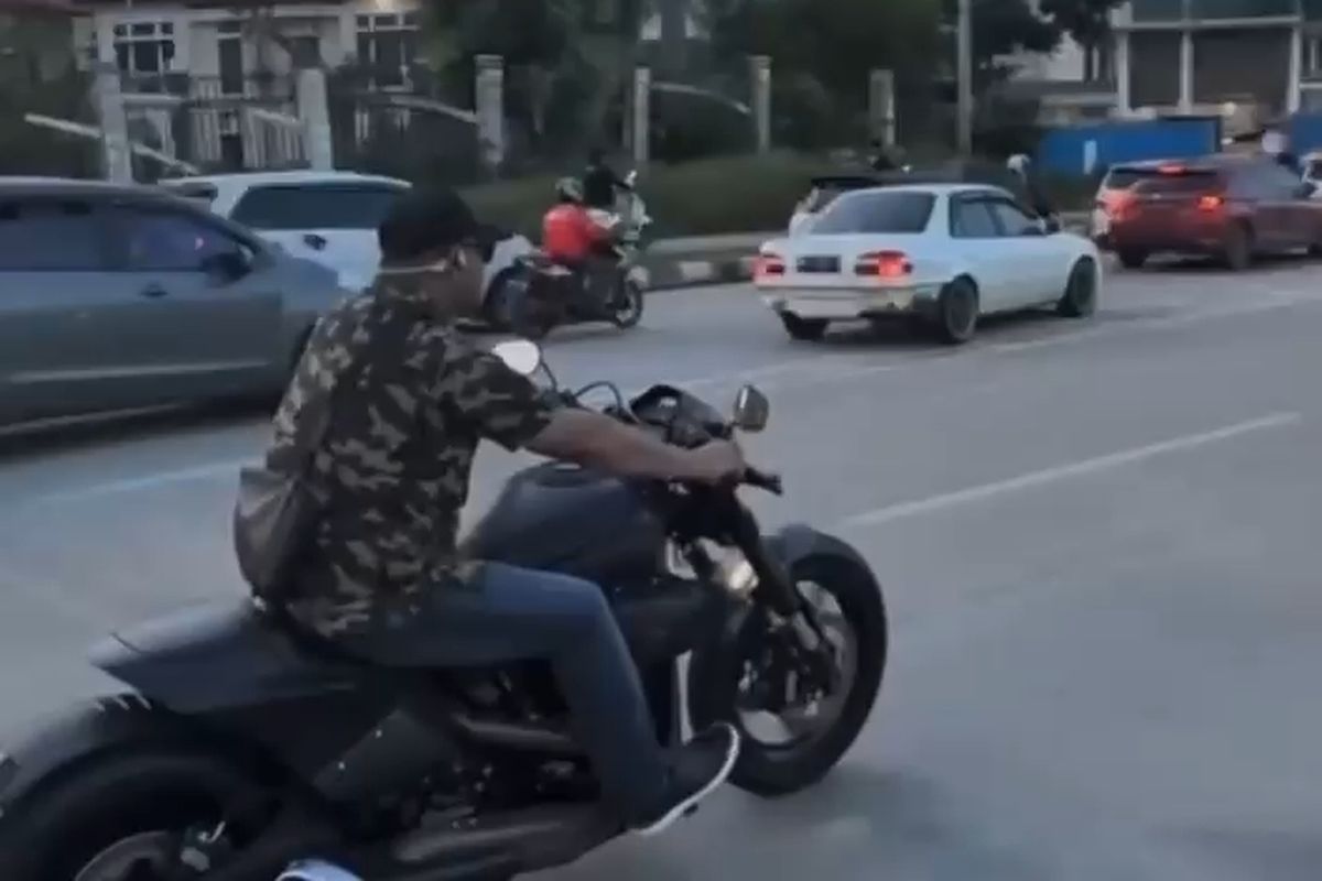 Viral Ketua DPRD Kepri Naik Moge Tanpa Helm, Ini Kata Pakar Safety