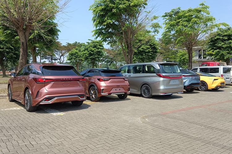 Lexus LC500h Terpantau Parkiran ICE BSD, Siap Meramaikan GIIAS 2025