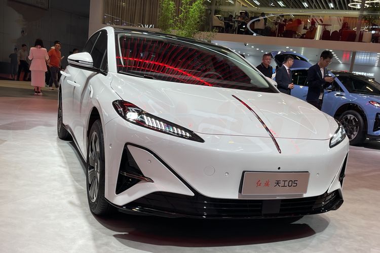 Mobil China Hongqi Masuk Indonesia Tahun Depan